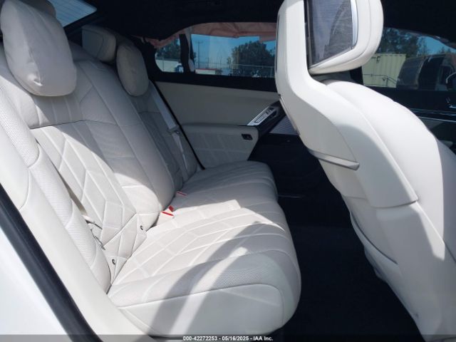 2024 BMW 760 WBA33EJ07RCP97937 Photo 7