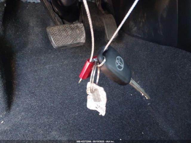 JTMBFREV4GJ102521 Toyota RAV4 LE