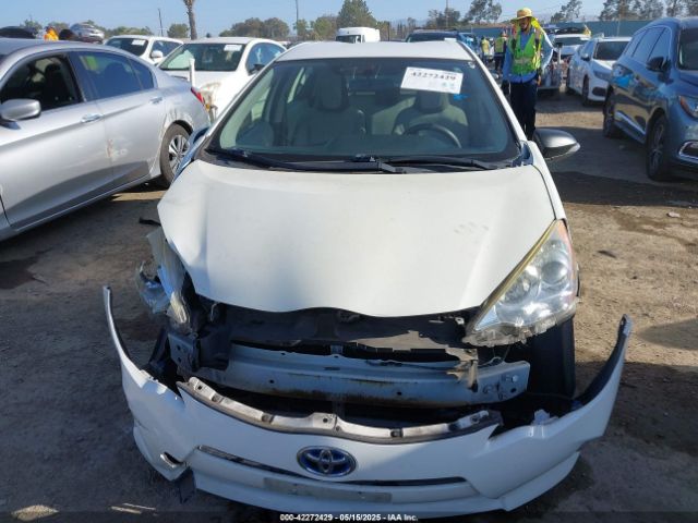 JTDKDTB3XE1564990 Toyota Prius C One