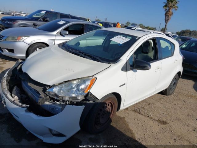 JTDKDTB3XE1564990 Toyota Prius C One