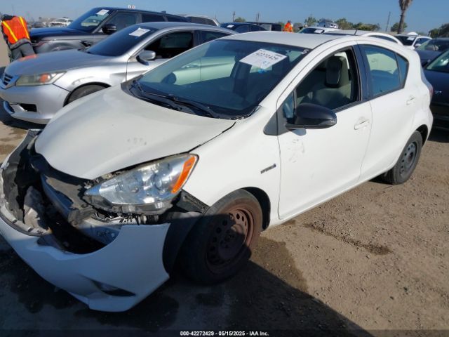 JTDKDTB3XE1564990 Toyota Prius C One