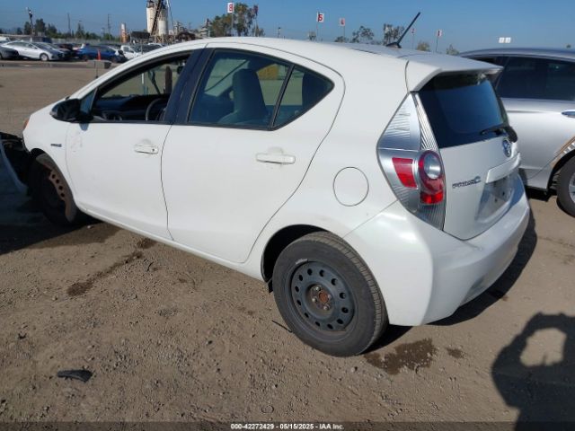 JTDKDTB3XE1564990 Toyota Prius C One