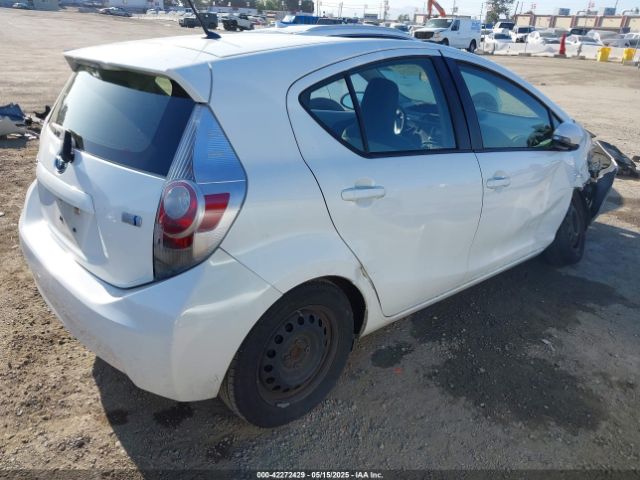 JTDKDTB3XE1564990 Toyota Prius C One
