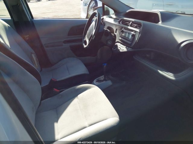 JTDKDTB3XE1564990 Toyota Prius C One