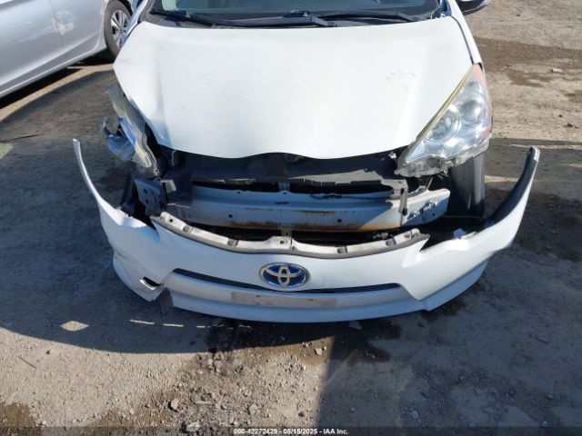 JTDKDTB3XE1564990 Toyota Prius C One