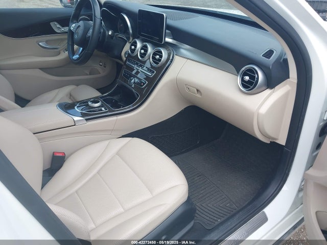 55SWF4HB4HU229895 Mercedes-Benz C 350e Luxury