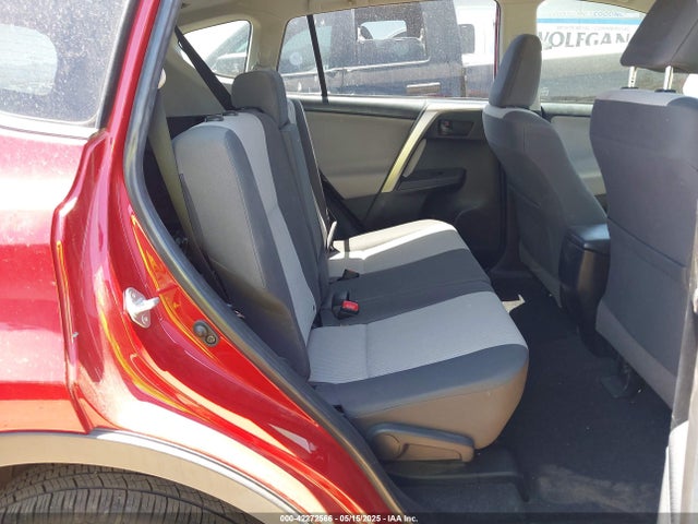 JTMZFREV1FJ058930 Toyota RAV4 LE