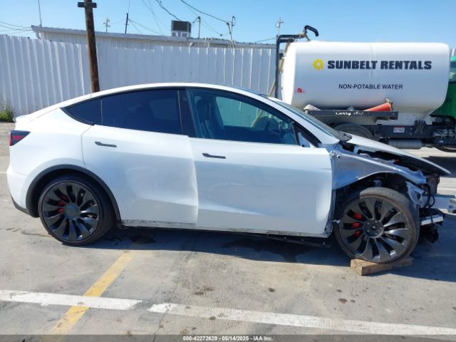 7SAYGDEF9NF391177 Tesla Model Y