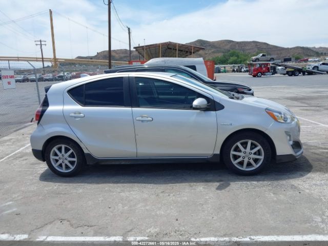 JTDKDTB31H1594528 Toyota Prius C One
