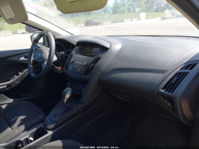 1FADP3K29JL225374 Ford FOCUS SE