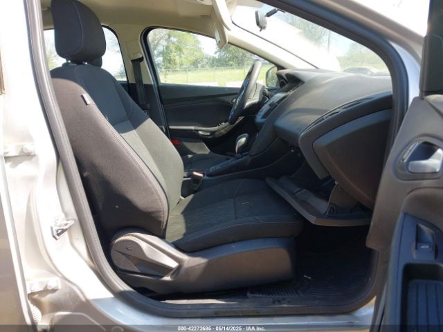 1FADP3K29JL225374 Ford FOCUS SE