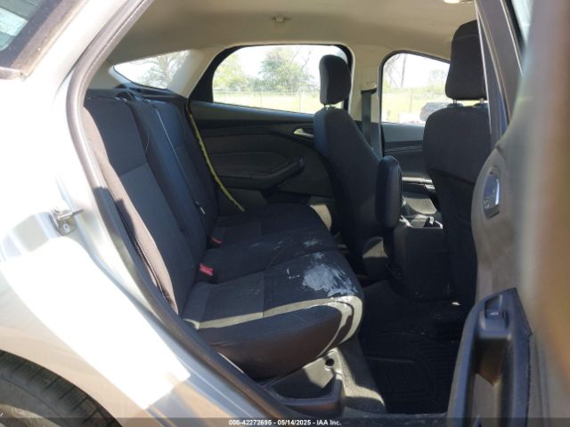 1FADP3K29JL225374 Ford FOCUS SE