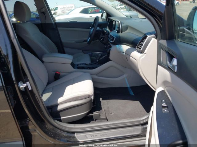 KM8J23A43MU400680 Hyundai TUCSON SE
