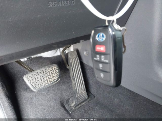 5TDKRKEC5MS010782 Toyota SIENNA LE