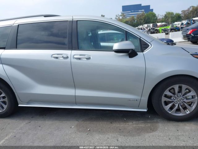 5TDKRKEC5MS010782 Toyota SIENNA LE