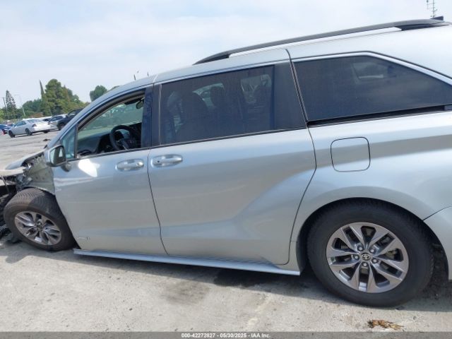 5TDKRKEC5MS010782 Toyota SIENNA LE