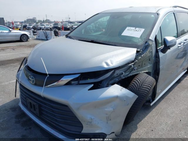 5TDKRKEC5MS010782 Toyota SIENNA LE