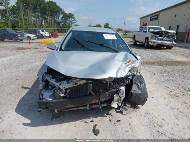2T1BURHE2HC758621 Toyota COROLLA LE