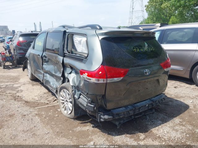 2014 TOYOTA SIENNA 5TDYK3DC5ES447110 Photo 2