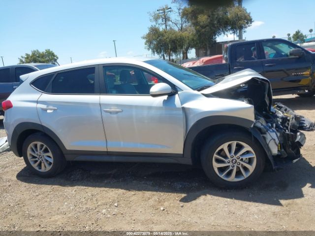KM8J23A49HU354696 Hyundai TUCSON SE