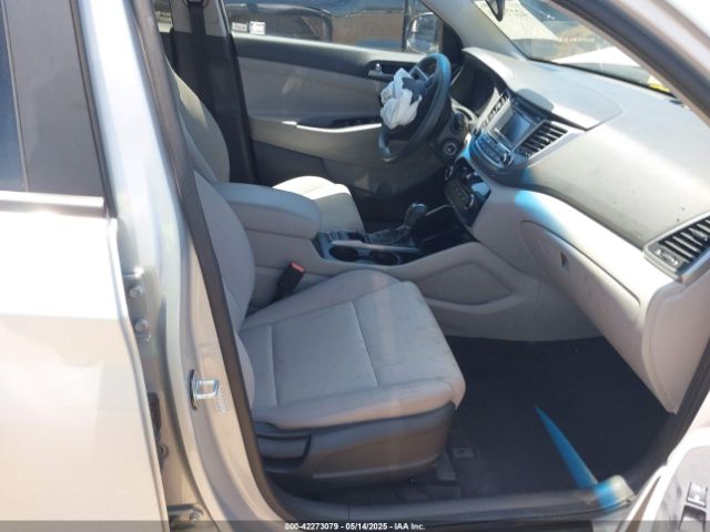 KM8J23A49HU354696 Hyundai TUCSON SE