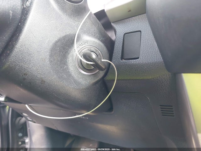 JTMZFREV3HJ714421 Toyota RAV4 LE