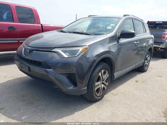 JTMZFREV3HJ714421 Toyota RAV4 LE
