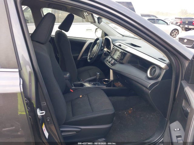 JTMZFREV3HJ714421 Toyota RAV4 LE