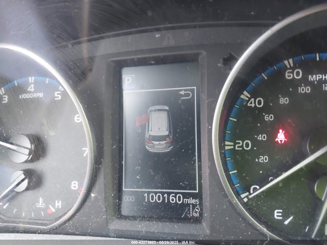 JTMZFREV3HJ714421 Toyota RAV4 LE