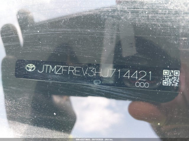JTMZFREV3HJ714421 Toyota RAV4 LE