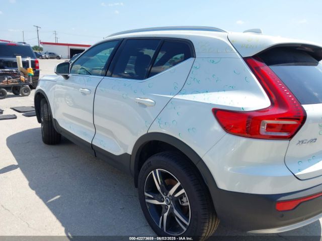 YV4L12UJ8S2544646 Volvo Xc40 B5 Core Bright Theme