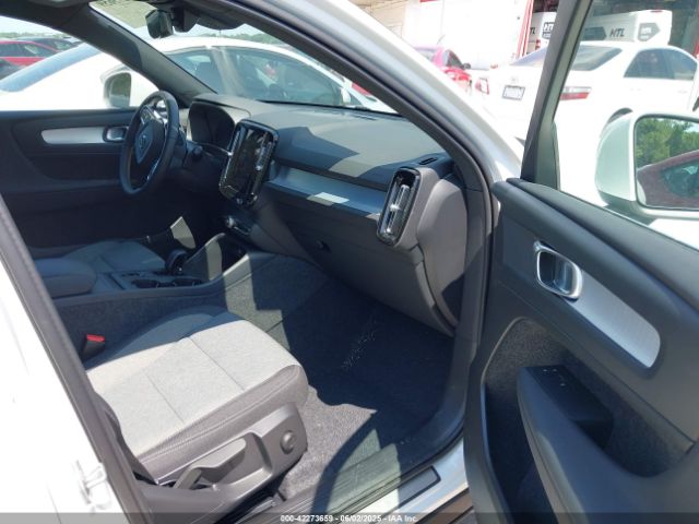 YV4L12UJ8S2544646 Volvo Xc40 B5 Core Bright Theme