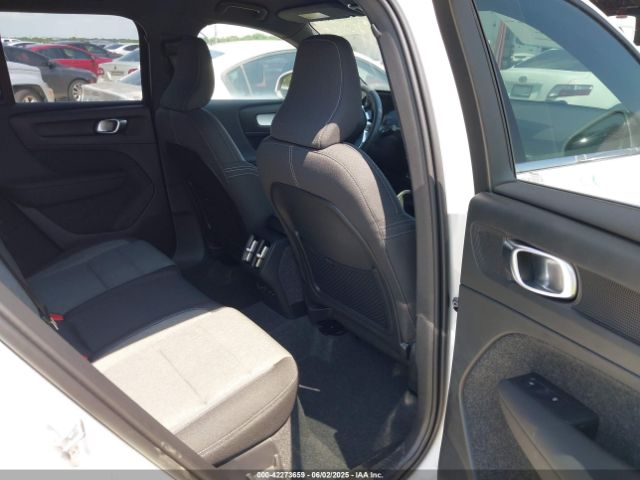 YV4L12UJ8S2544646 Volvo Xc40 B5 Core Bright Theme