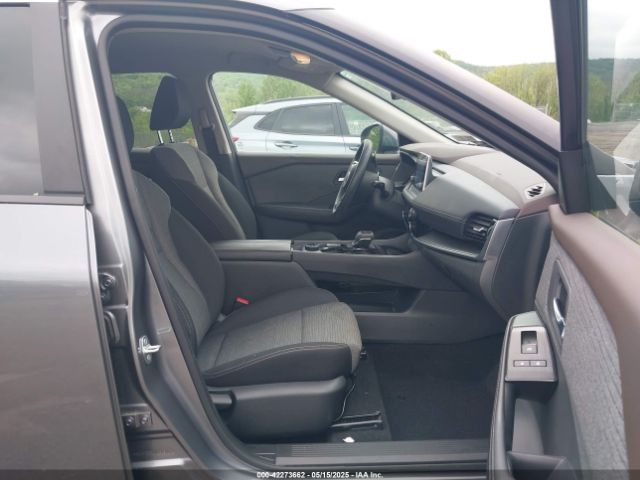 5N1BT3BBXNC685187 Nissan Rogue Sv Intelligent Awd