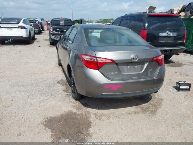 Toyota COROLLA LE 2018 5YFBURHE1JP855556 Image 3