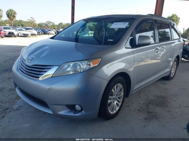 5TDYZ3DC1HS805349 Toyota Sienna Xle 8 Passenger