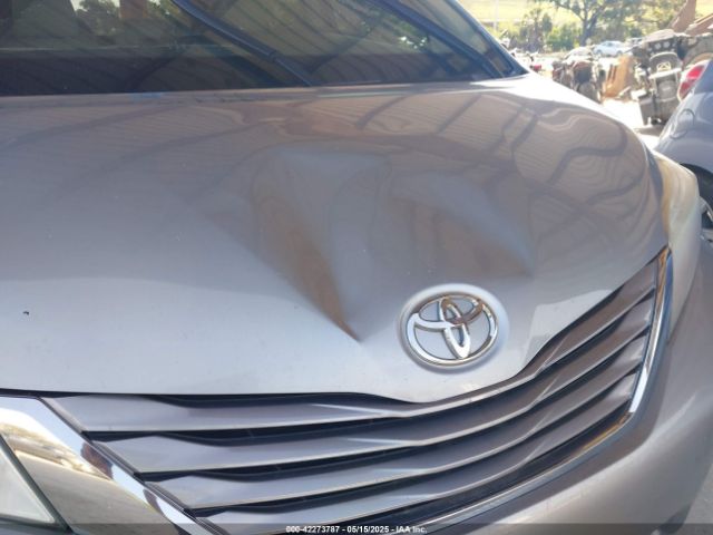 5TDYZ3DC1HS805349 Toyota Sienna Xle 8 Passenger