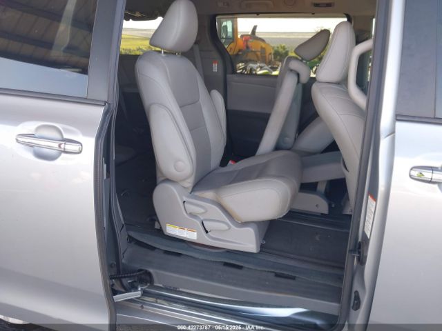 5TDYZ3DC1HS805349 Toyota Sienna Xle 8 Passenger