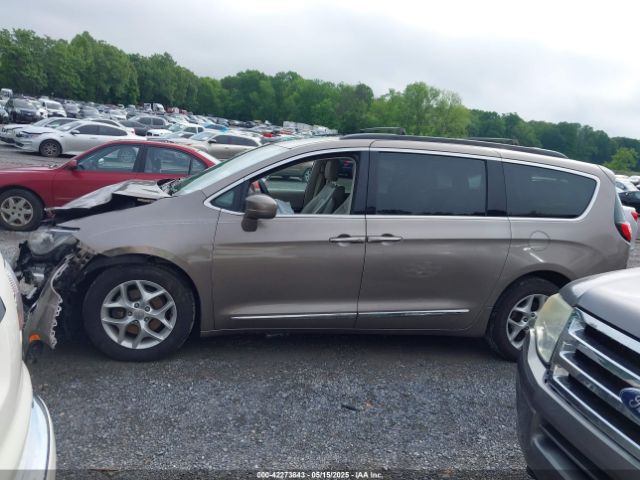 2C4RC1BG6HR708284 Chrysler Pacifica Touring-l