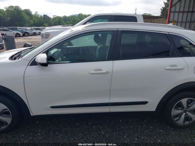KNDCB3LC8L5420417 KIA NIRO LX