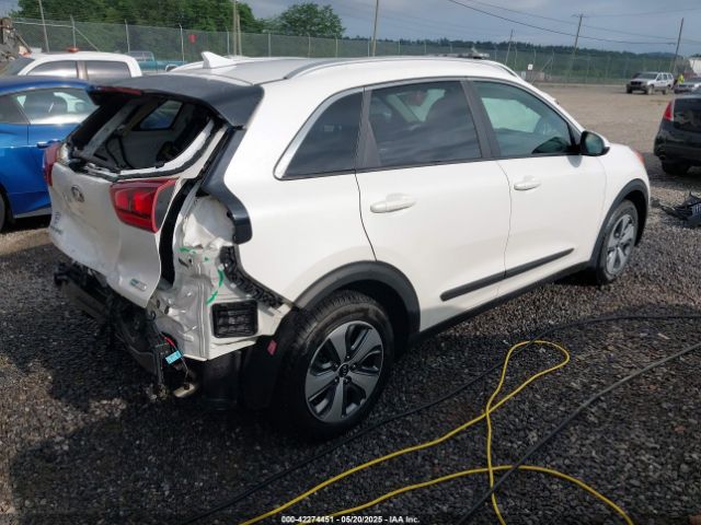 KNDCB3LC8L5420417 KIA NIRO LX