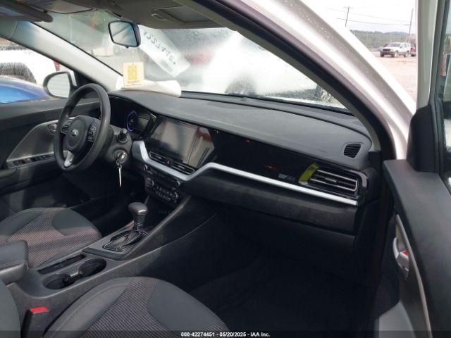 KNDCB3LC8L5420417 KIA NIRO LX