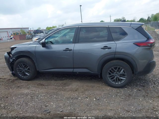 5N1BT3AA7PC888985 Nissan Rogue S Fwd