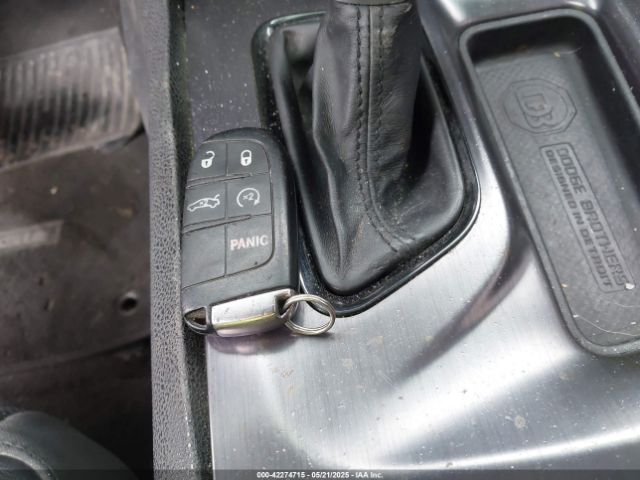 2C3CDXHGXGH333232 Dodge Charger Sxt