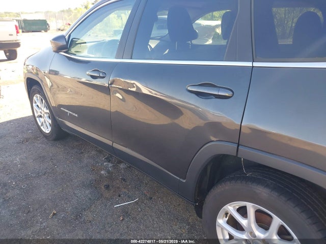 1C4PJLCB6GW159039 Jeep Cherokee Latitude