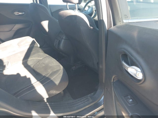 1C4PJLCB6GW159039 Jeep Cherokee Latitude