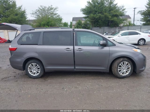 5TDYZ3DC5HS817875 Toyota Sienna Xle 8 Passenger