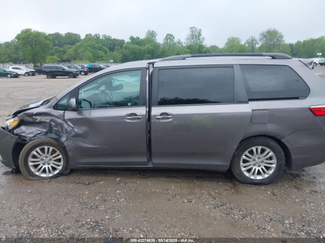 5TDYZ3DC5HS817875 Toyota Sienna Xle 8 Passenger