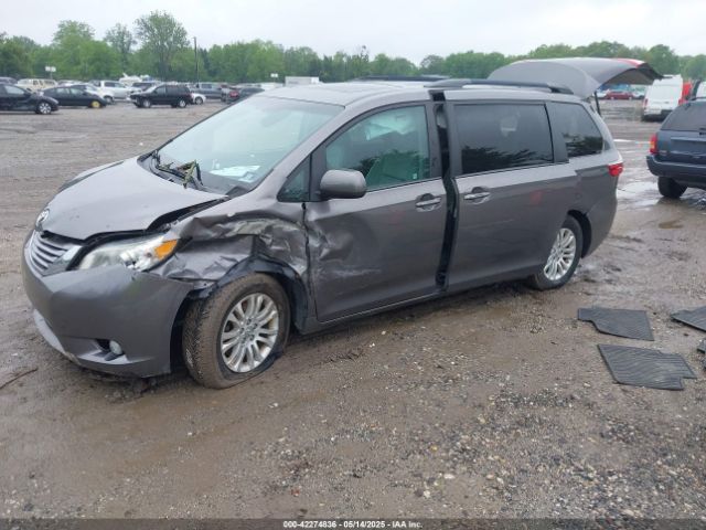 5TDYZ3DC5HS817875 Toyota Sienna Xle 8 Passenger