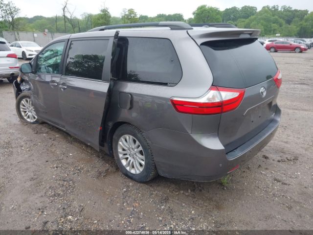 5TDYZ3DC5HS817875 Toyota Sienna Xle 8 Passenger